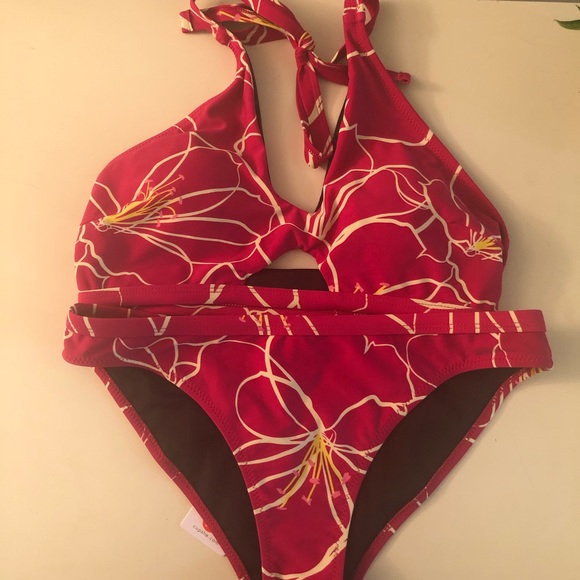 CUPSHE Red Bikini 👙 - Picture 10 of 14